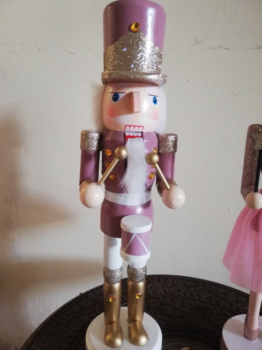 vanillasparcake's tweet photo. Mi personaje basado en un cascanues de mi abuela UvU.
#myart #christmas2019 #nutcracker #nutcrackerdecoration #nutcrackerdesign https://t.co/csbFBECfGq