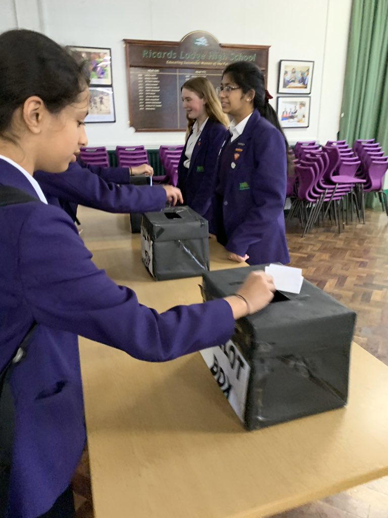 Voting underway in our #mockelection this lunchtime @RicardsPSHE