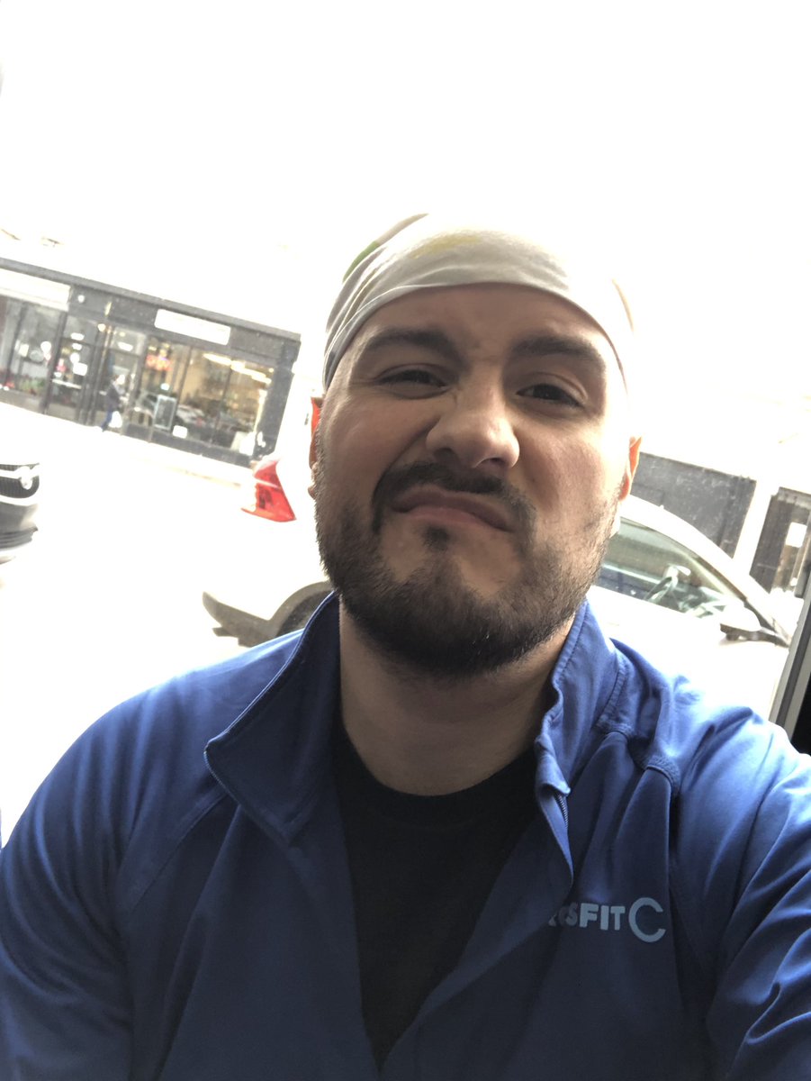 Marco887's tweet photo. Checking in @crossfitce for their 12 day giveaway #noonclass #crossfit #justkeepmoving 💁🏽‍♂️🙋🏽‍♂️🏋🏽️🏃🏽👏🏽✊🏽👊🏽💪🏽 https://t.co/zxGzDZiPGc
