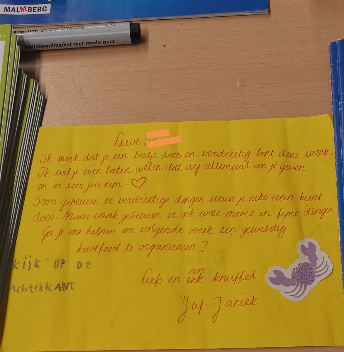 1/2 Briefje in zijn broodtrommel gestopt net voor de pauze. Vandaag was ie boos op alles en iedereen. Vechten, schelden, brutaal. Maar van binnen teleurgesteld en verdrietig om dingen thuis. Vond mijn briefje terug in mijn eigen tas, mét tekst op de achterkant. #onderwijs