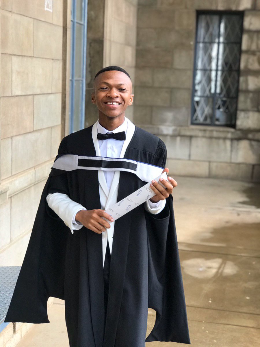 I actually look good in a graduation gown #WitsGraduate https://twitter.com...