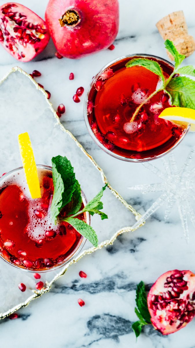 Pomegranate's bursting flavours pair perfectly with our crisp Brut 🎅🏻❤️ 
We'll be sampling this delicious pomegranate cocktail at select <a href="/saveonfoods/">Save-On-Foods</a> stores on December 21st, 12 - 6pm!