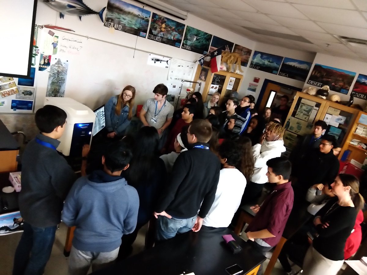 AmandaPoland10's tweet photo. Another GREAT day with another round of kiddos gaining experience with @Hitachi_EM Scanning Electron Microscope and students rediscovering what science is💚🔬
 @FridayTracy  @PWSHWolves #steam #access #handsonscience #allstudents #mythbustin #discover https://t.co/aTKvUOgoUV