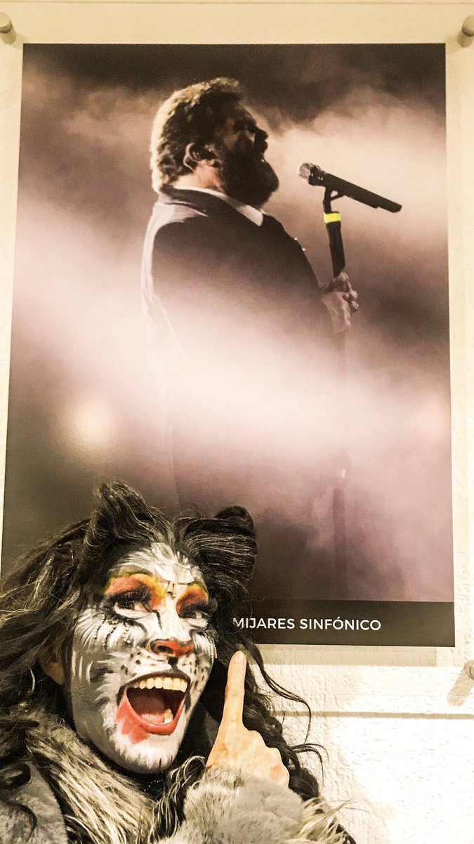 En mi última presentación con @catselmusicalmx en #Puebla me encuentro en las paredes de <a href="/AuditorioMetPue/">Auditorio Metropolitano</a> con mi súper amigo <a href="/MijaresOficial/">Mijares</a> como un artista de peso!!!