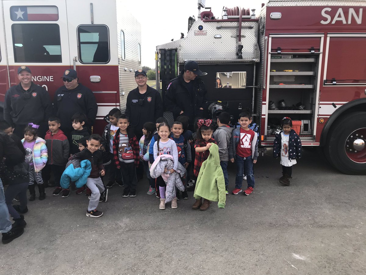 ElsaLevrie's tweet photo. Career Day,  thank you SAFD #SaladoPatriots #ECtweets # ECProud https://t.co/m7e1M4FzpZ