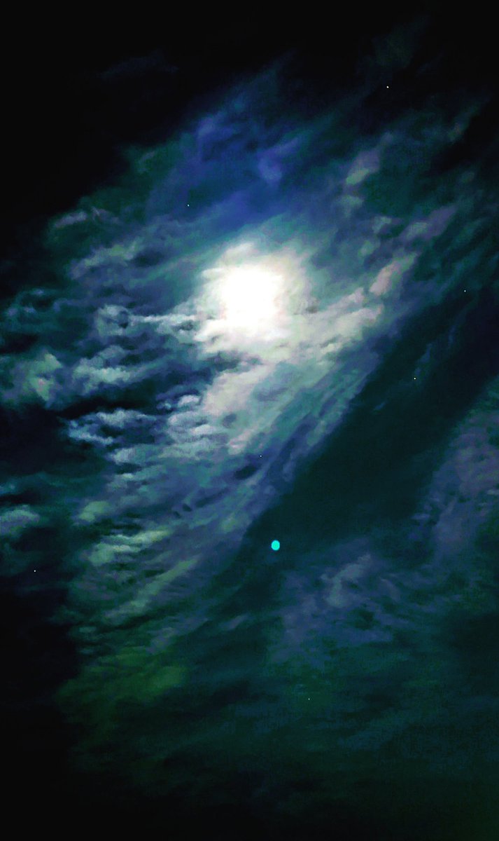 Watching us watching it 🌕

#googlepixelcamera
@ Kuwait City