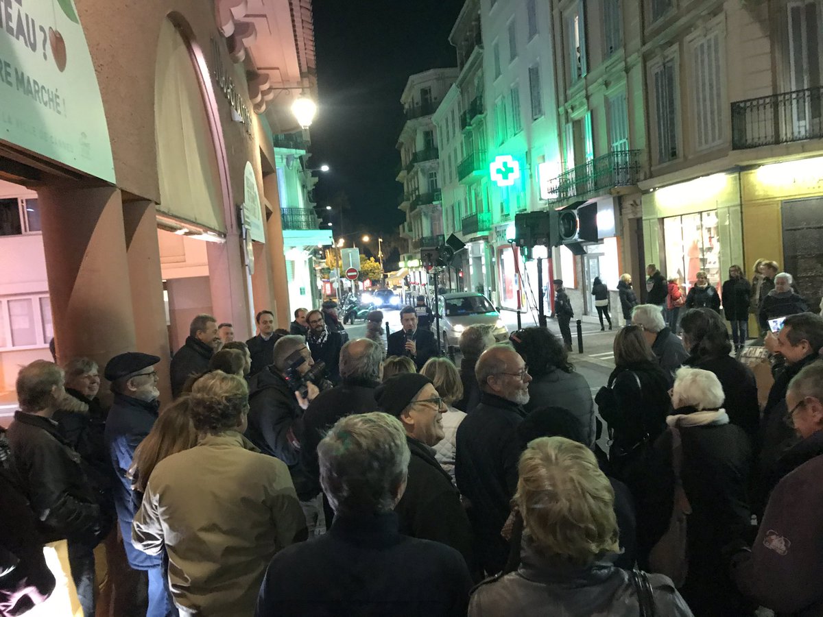 villecannes's tweet photo. 🔴 En direct du quartier #Forville, avec le Maire de #Cannes, David Lisnard, pour la mise en lumière de la chapelle Notre-Dame-de-la-Miséricorde de Cannes, en présence de l'artiste plasticien et performeur luminographe mondialement connu @gasparedicaro. https://t.co/L53UUGWDaQ