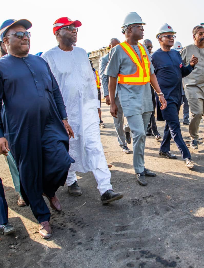 RealAARahman's tweet image. Today I welcomed Aliko Dangote, Minister of Industry, Trade and Investment, Adeniyi Adebayo, and Chairman of the BUA group, Abdulsamad Rabiu to Lafiagi. Together, we toured the sugar refinery and plantation, and I gave the BUA team my assurances...