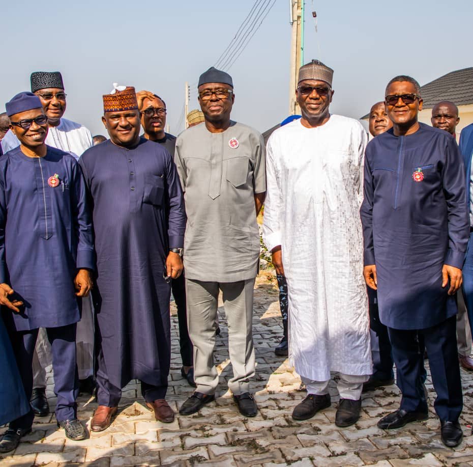 RealAARahman's tweet image. Today I welcomed Aliko Dangote, Minister of Industry, Trade and Investment, Adeniyi Adebayo, and Chairman of the BUA group, Abdulsamad Rabiu to Lafiagi. Together, we toured the sugar refinery and plantation, and I gave the BUA team my assurances...