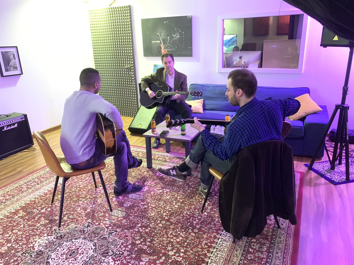 En los preparativos del concierto saudi español de mañana. Wassim Omran y Madani Zakri de <a href="/MusicstationSa/">ميوزك ستيشن</a> &amp; Diego Montoto ensayando en Music Station con nuestro Embajador