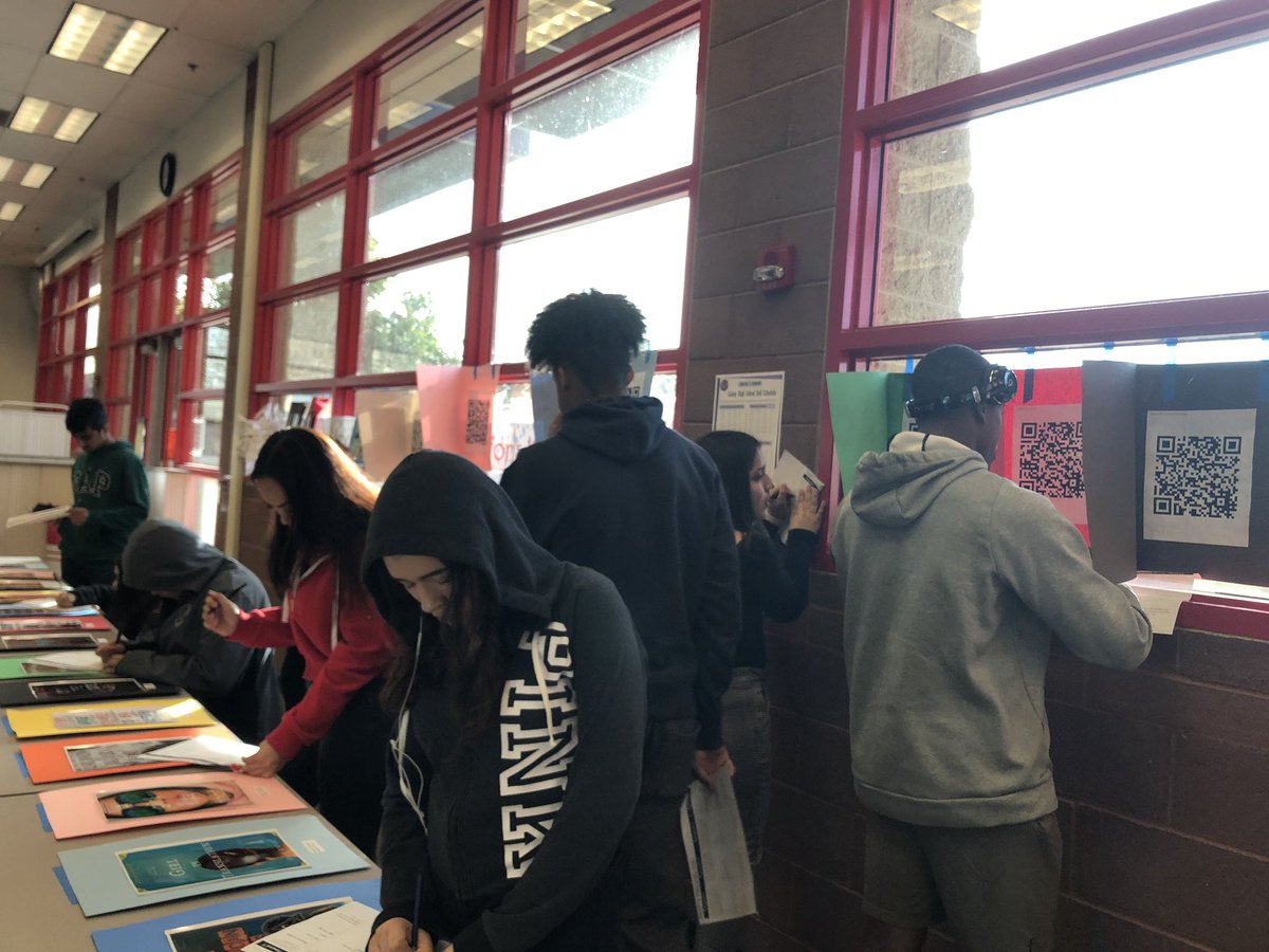 colonylibrary's tweet image. We are hosting a Multicultural Novels Gallery today with Ms. Reyes’ classes 📖 🖼 📚 🖊 and are loving how much fun we’re having! #InCOHSLibrary