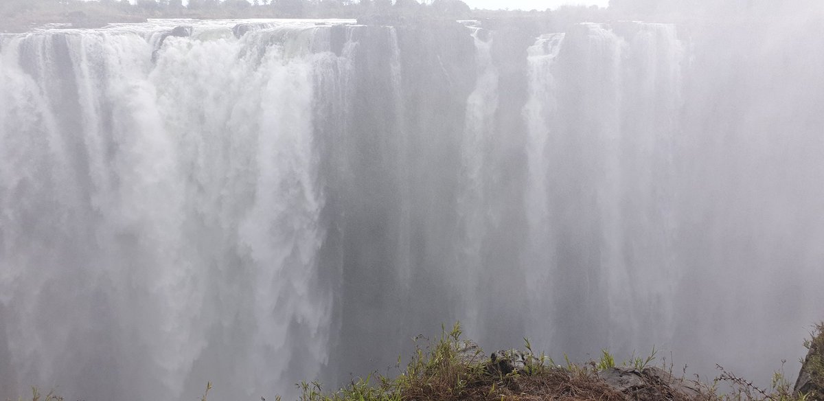 shumanvogel's tweet photo. @wef I was there 3 weeks ago, and this is what it looks like. Not.just a trickle. Yes, it had not rained, but there was still plenty of water. https://t.co/GRhmvbtQQ0