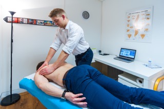 If you are a guest at the @HiltonLondonMet one of our Osteopaths can give you a #massage at the offer price of £45 for half an hour.  Save £10.  Plus they are qualified Osteopaths, so you have #pain, you can discuss that too! We're in Bell Street, 2 mins!