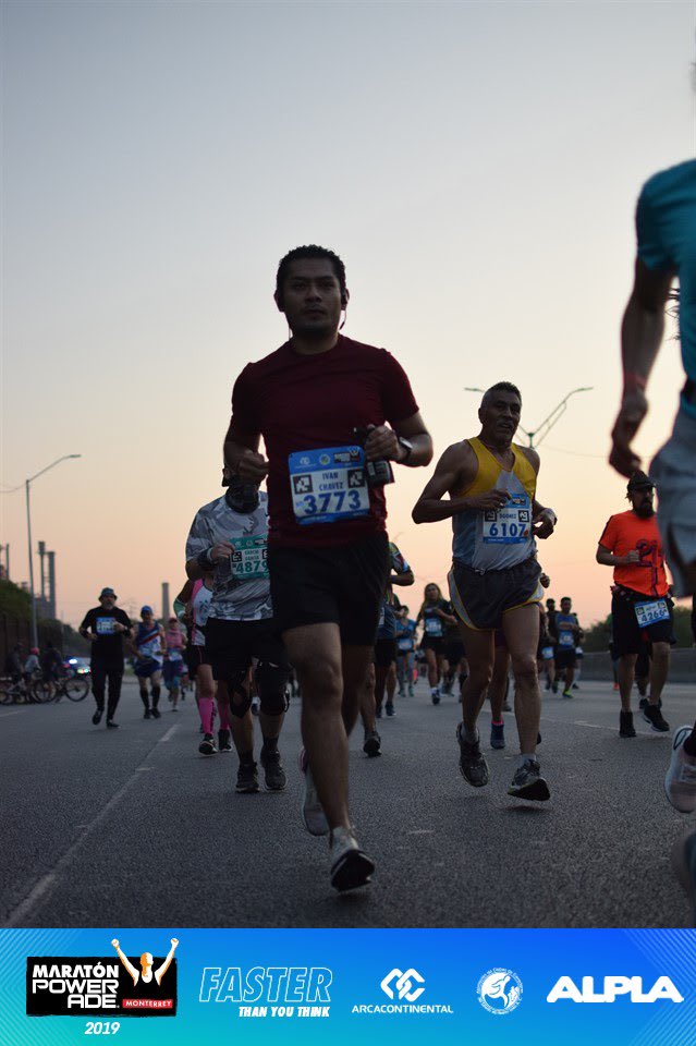 soyuntal_ivan's tweet photo. 42.195 kilómetros es más que una distancia, es una lucha con nosotros, en donde se sufre, pero también se goza; cuando las piernas ya no pueden, hay que correr con el corazón. @Maratonmty, mi cuarto maratón. #YoElegíCorrer #MiPasiónEsCorrer #MPM19 https://t.co/OdUfPCTw1h