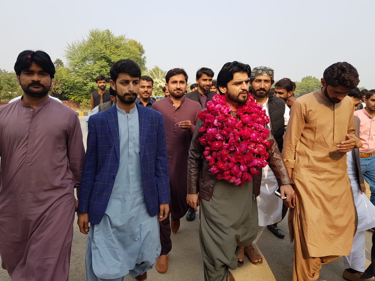 psfmansoor's tweet photo. Visited Tando Jam Agriculture University  today,Congratulated the students on the restoration of Student Unions in sindh and distributed sweets among students.Students applauded and thanked brave chairman PPP  @BBhuttoZardari on this historical decision.
@AseefaBZ @BakhtawarBZ https://t.co/HtRNJJ4ToZ