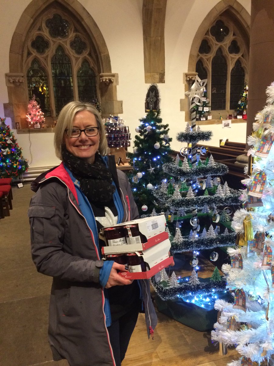 Sara from ⁦<a href="/SassoRestaurant/">Sasso Restaurant & Caffe Marconi</a>⁩ just beginning her delivery for ⁦<a href="/stpetershgt/">St Peter's Church</a>⁩ #christmashamperappeal 
More #Yorshiregenerosity 
Thank you!
#leedscofeadvent