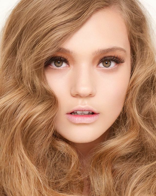 stevecarty's tweet photo. Throwback to beauty with Fleur. @fleurvaneynde .
.
.
Face and hair by the amazing @shawnnadowning 👈🏾
.
.
.
#stevecarty #beauty #models #toronto #shawnnadowning #torontophotographer #photographers #makeup https://t.co/WcVSTJpvB5 https://t.co/urvufTMISm