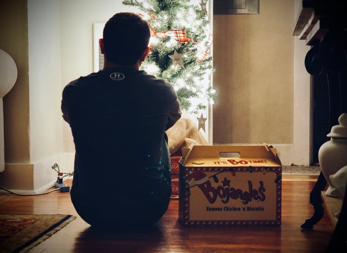 SeveroAvila's tweet image. Hey @Bojangles1977 I love you so much that I made my Christmas card photos all about you 🥰 
📸 credit: @LenoraLibby 
#itsbotime #bojangleschristmas #christmascard