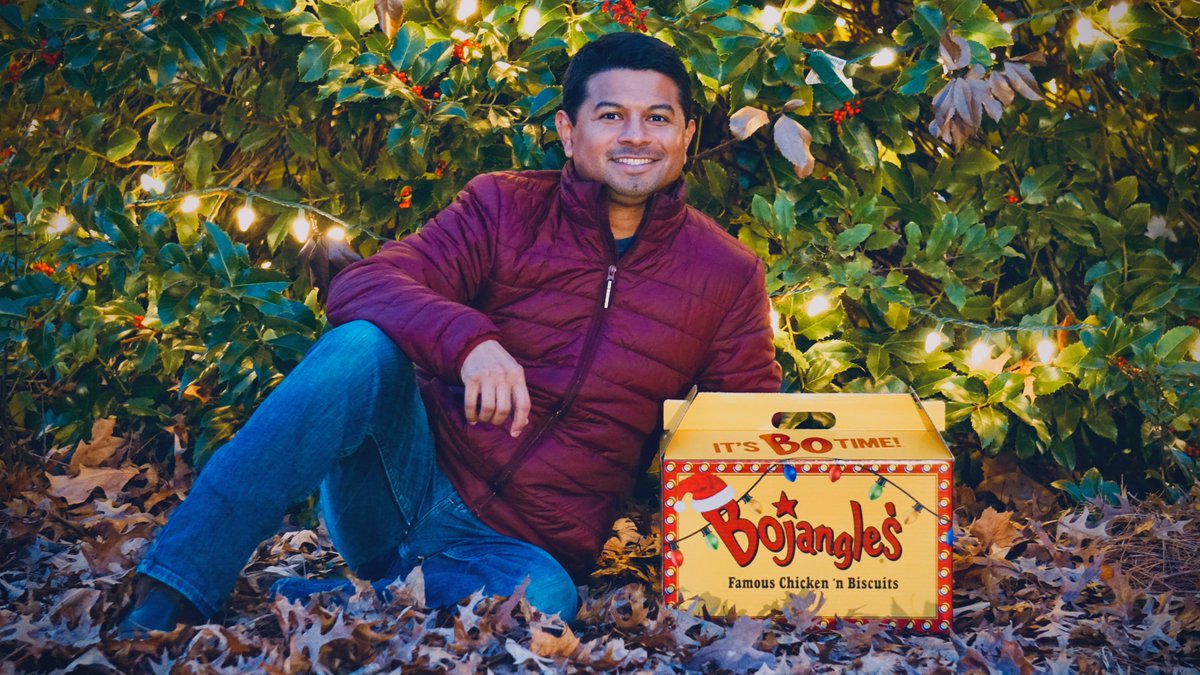 SeveroAvila's tweet image. Hey @Bojangles1977 I love you so much that I made my Christmas card photos all about you 🥰 
📸 credit: @LenoraLibby 
#itsbotime #bojangleschristmas #christmascard