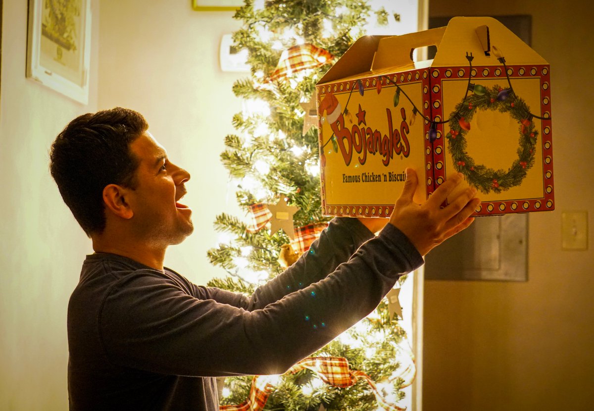 SeveroAvila's tweet image. Hey @Bojangles1977 I love you so much that I made my Christmas card photos all about you 🥰 
📸 credit: @LenoraLibby 
#itsbotime #bojangleschristmas #christmascard