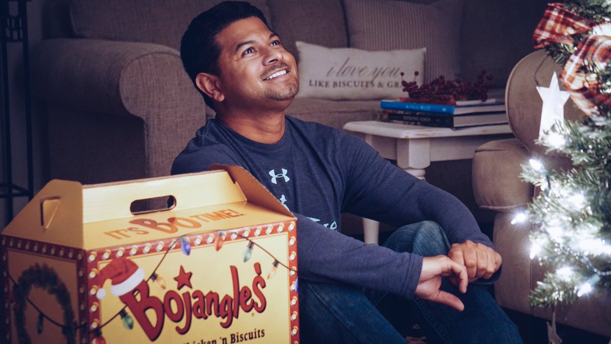 SeveroAvila's tweet image. Hey @Bojangles1977 I love you so much that I made my Christmas card photos all about you 🥰 
📸 credit: @LenoraLibby 
#itsbotime #bojangleschristmas #christmascard