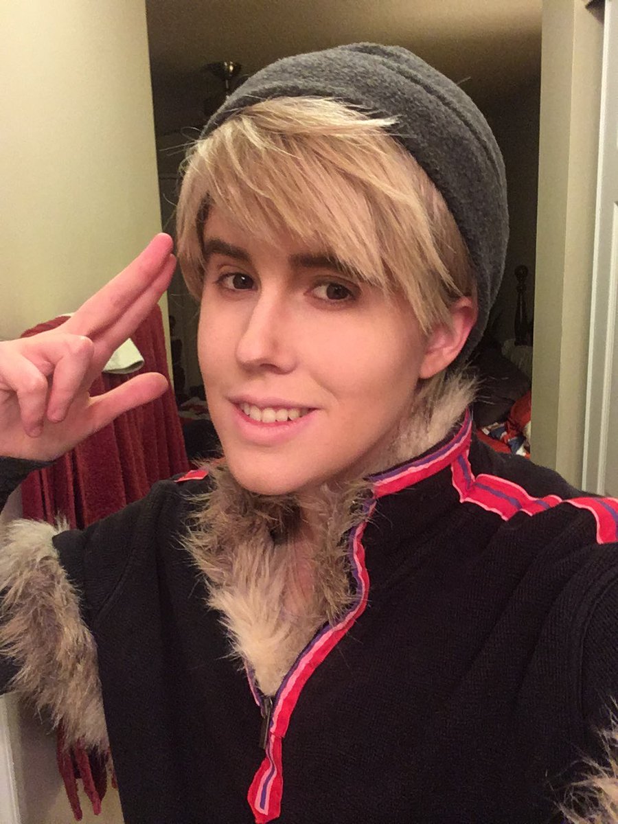 RoyalIceMaster's tweet image. ((We doing writer reveals? Imma just drop a selfie of my Kristoff cosplay 😁💙❄️