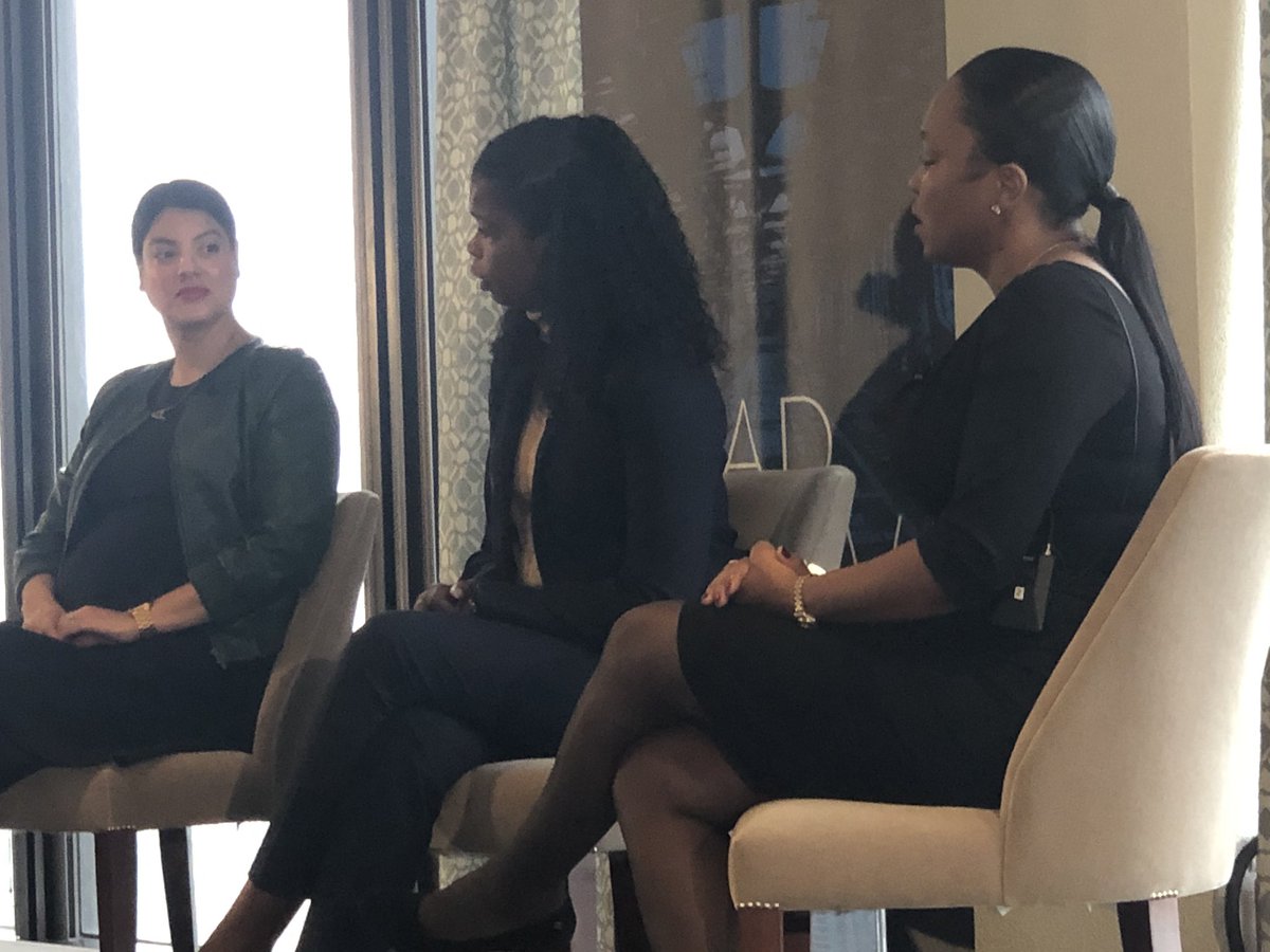 alytate's tweet photo. Learning so much from this powerhouse panel! Thanks @LGCChicago @SAKimFoxx @AnnaValenciaIL @janicejackson #leadership #womenknowthings https://t.co/Vc8S2ukCCd
