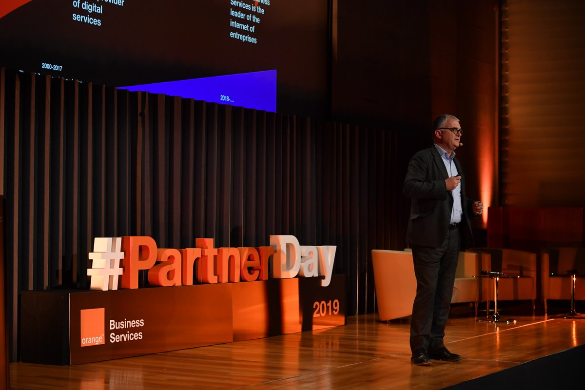 orangebusiness's tweet photo. .@PaulJoyce_CSO during #PartnerDay2019 "We help companies to connect the dots between customer satisfaction and employee performance with strong partnership" https://t.co/Jen3MvLlIS