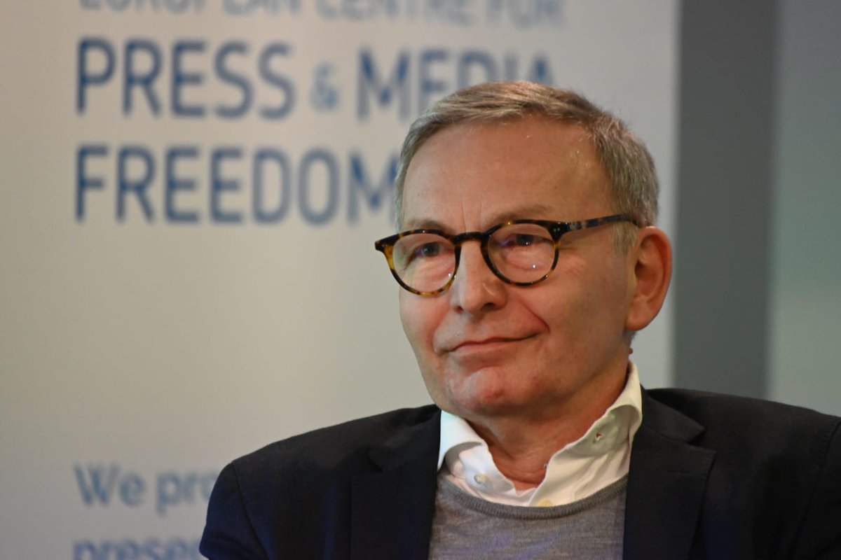 "Why is this trend [of decline] so strong everywhere?" - To know how we can protect PSM <a href="/jacobmollerup/">Jacob Mollerup</a> says we need "profound and coherent analysis"

Regardless of varying political contexts, legal protections for #PressFreedom, support for a PSM everywhere still declines. Why?