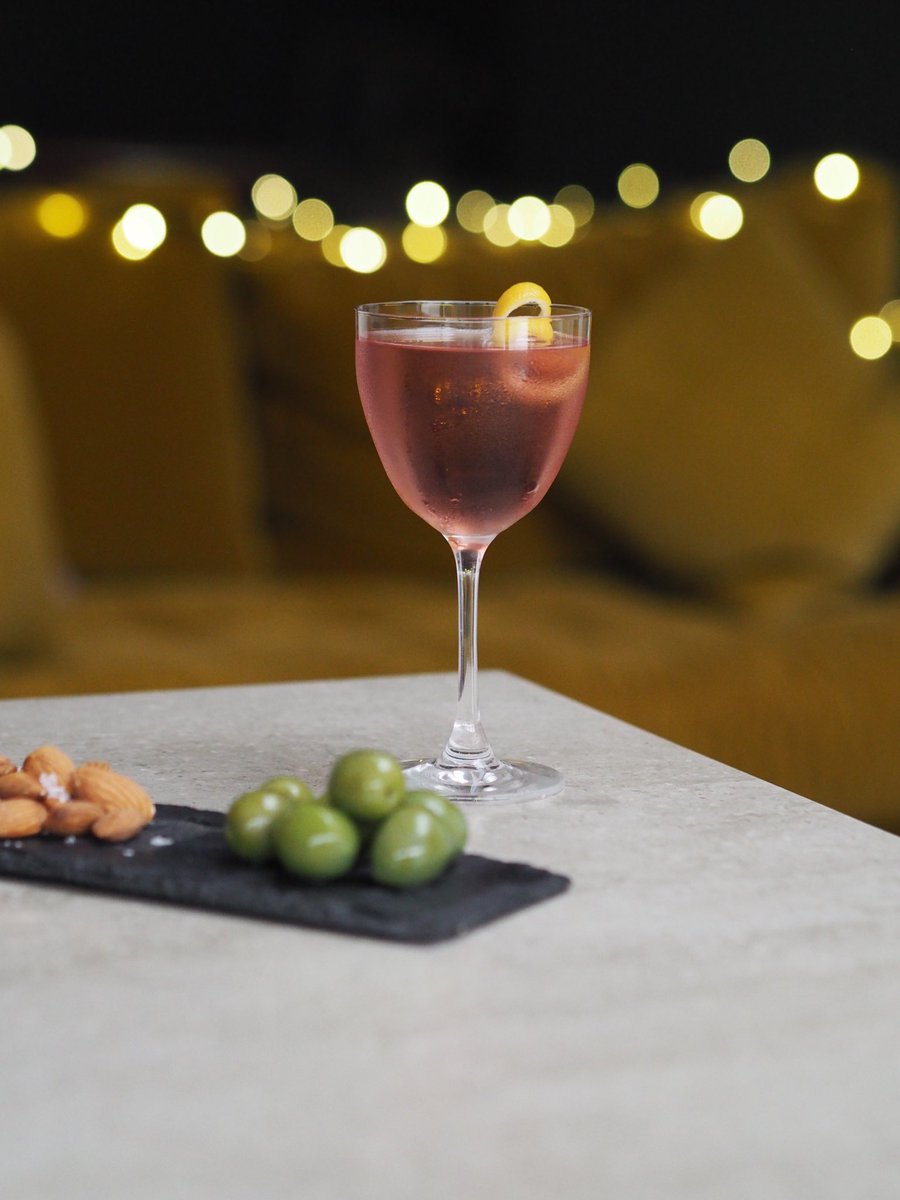 Take a minute for yourself this Christmas to sit back and enjoy a Foxhole Martini! 

Made with 60ml of Foxhole Gin and 15ml of Rose Vermouth - stir down with ice, strain into a martini glass and garnish with lemon zest.

Best served with some quality nibbles!