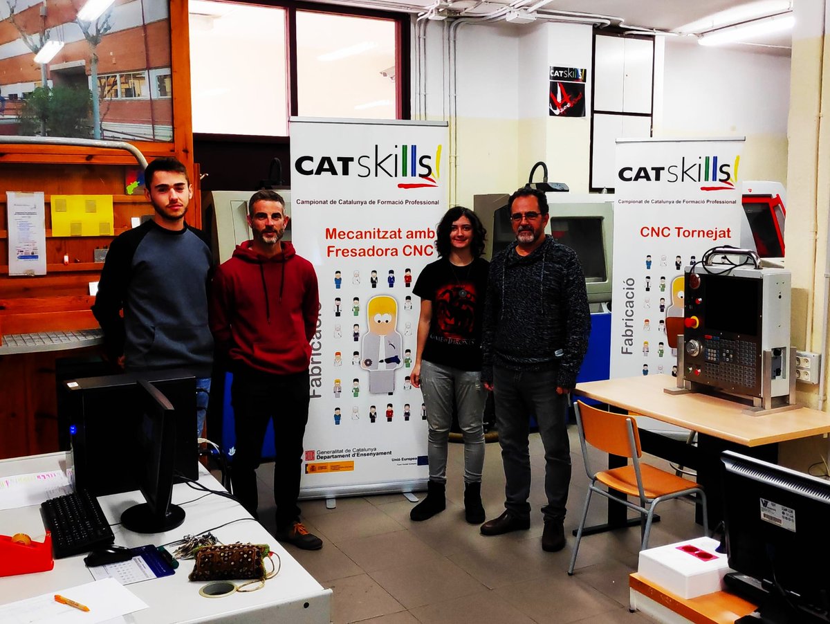 InsJaumeHuguet's tweet photo. Entrenaments #Skill7 @Campionat_Catsk Mecanitzat Fresadora #CNC. Avui Laura Morató, de l'Escola d'Aprenents de Seat i Marc Rodríguez de l'@InsJaumeHuguet es familiaritzen amb les màquines, les eines i el Test Project de la competició a les nostres instal·lacions d'#FPindustrial https://t.co/l6I8G8tOlR