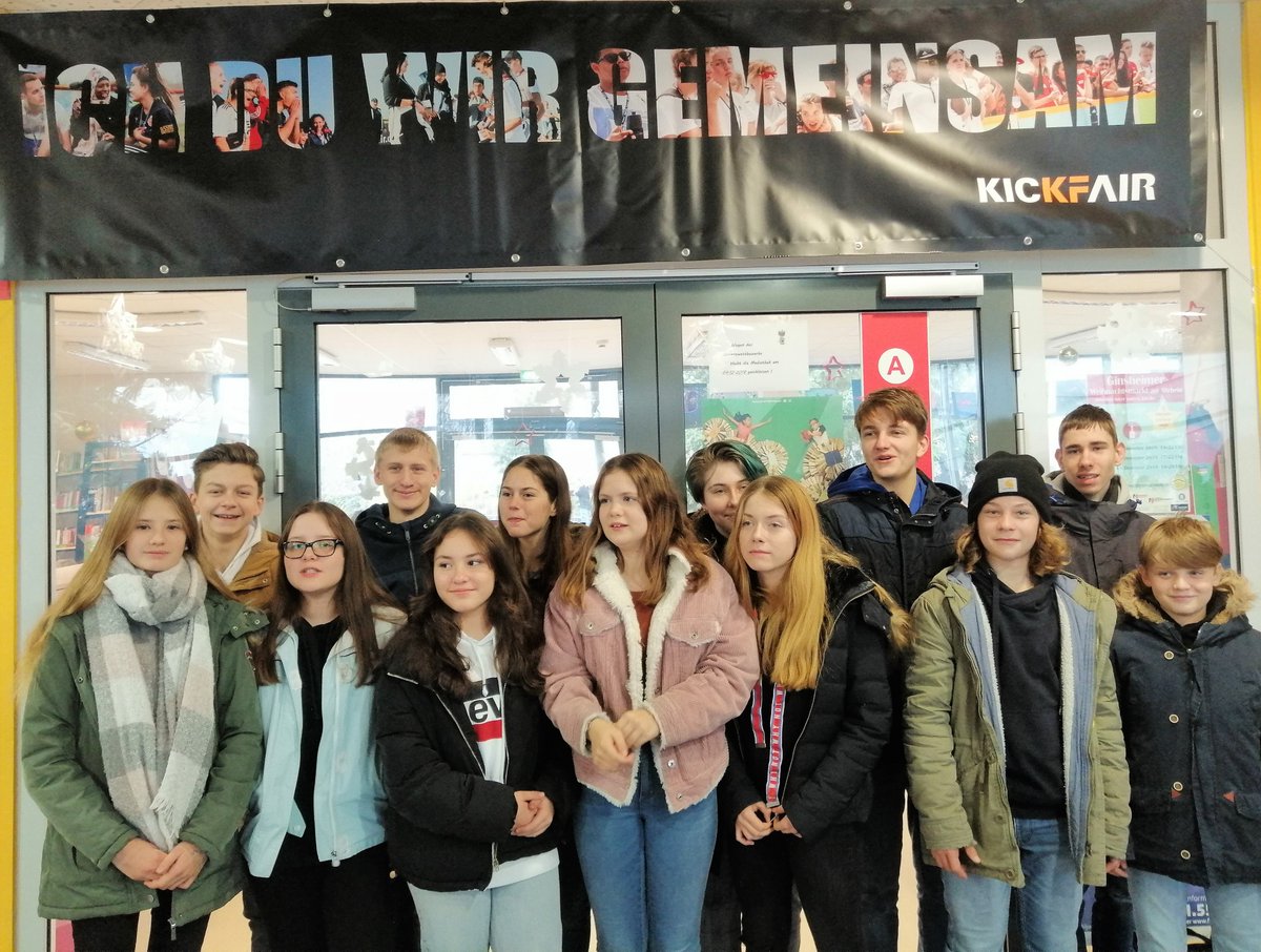 MpsTrebur's tweet photo. Wir sind das „KickFair“-Team der MPS Trebur. KickFair ist eine spezielle Art, Fußball zu spielen. Der Name KickFair ist bei dieser Spielweise Programm. Im Vordergrund steht die Fairness.
#kickfair #allespielenmit #global #kolumbien #partnerschaft #ENSA #fairness #allehabenspaß https://t.co/WK9ynIhkf7