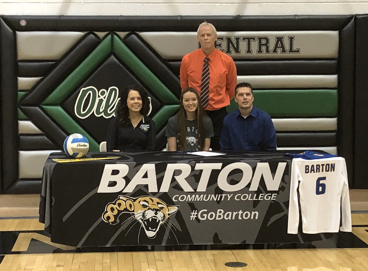 Oilers112's tweet photo. Congratulations, Addie for signing with Barton to play volleyball. Proud of you! #OilerPride. @CatchItKansas @sportsinkansas https://t.co/7lOEkjbzzL