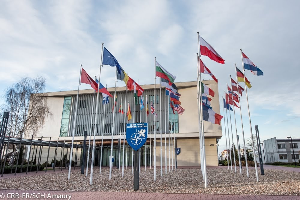 Gendarmerie_cgp's tweet photo. Retour ojd des deux gradés de la #prévôté engagés en 🇵🇱 à l'occasion de l'exercice #CITADELBONUS au @NATO_JFTC
Ici encore, une brigade prévôtale créée pour quelques semaines dans le cadre du soutien "vie réelle" et pour accompagner le @QGCRRFr 🇫🇷
Et aussi la 😉 @7e_brig_blindee https://t.co/YqJOuQTfAa