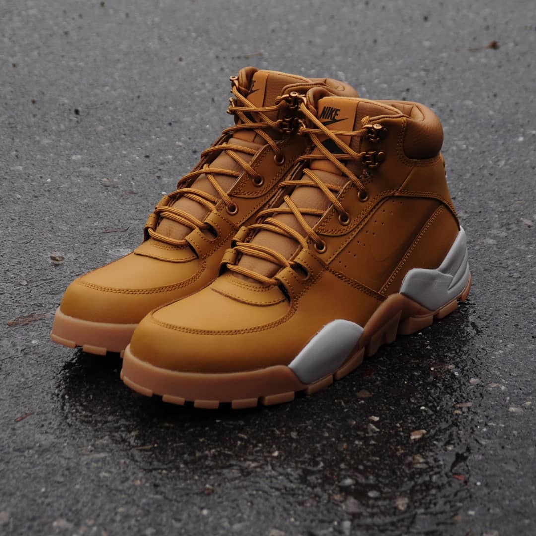 nike rhyodomo sneaker boots