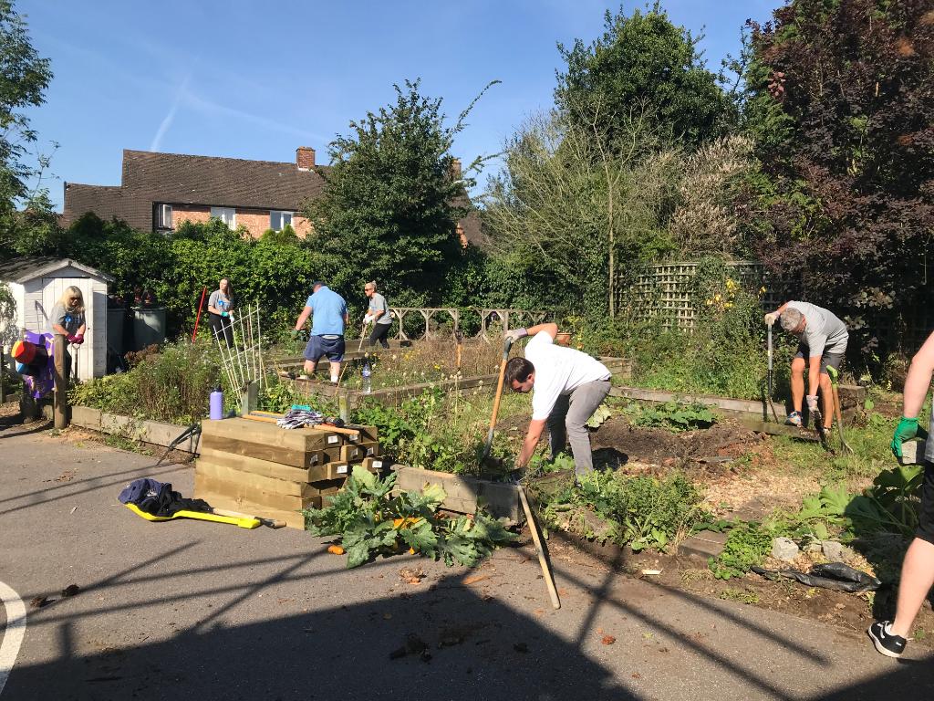 NetAppUK's tweet photo. Volunteering is a big part of the NetApp culture - “It’s always rewarding to put some hard work back into the community especially when you see the huge smiles of gratitude” #TeamUp4Good #LifeAtNetApp https://t.co/DOddCUMi2y
