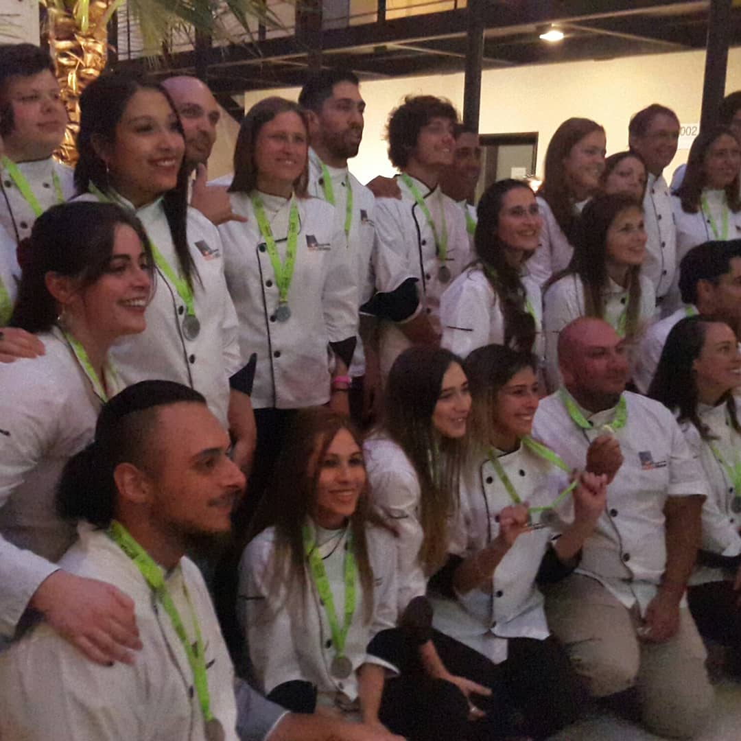Hermosa entrega de diplomas de la Escuela Borja Blazquez de San Luis. Felicidades a las egresadas y egresados de cocina, pastelería y sommellerie.