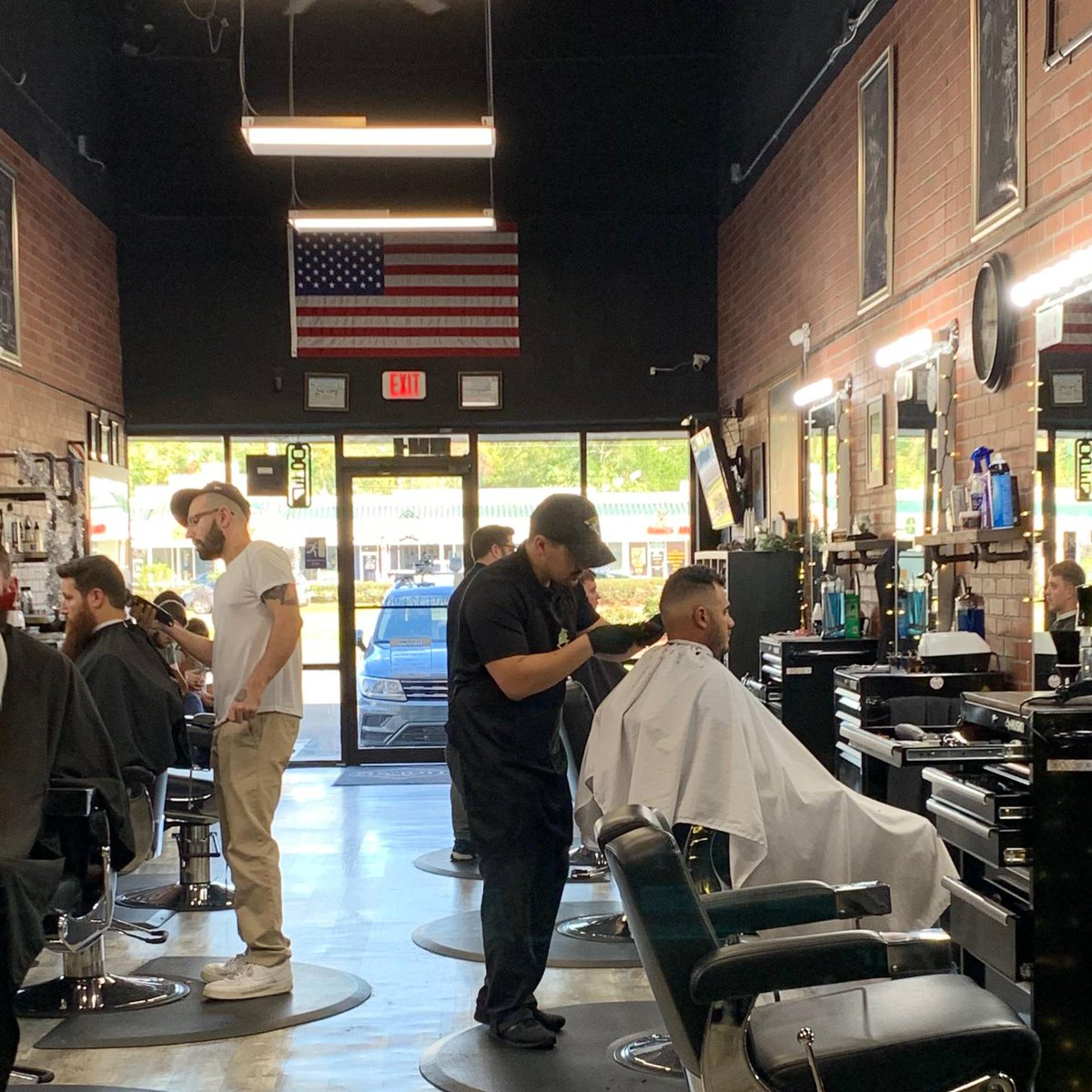 houseofshaves's tweet photo. Thank you for supporting local, small businesses!
#staylocal #supportlocal #houseofshaves #904jax #baldfade #barbershop #beardhelp #bestofjax #duval #haircutsformen #jacksonvillefl #jacksonvilleflbarber #jax #jaxbeach #stjohnstowncenter #suavecito #thursday #beardgang https://t.co/oNi3VTzUMC