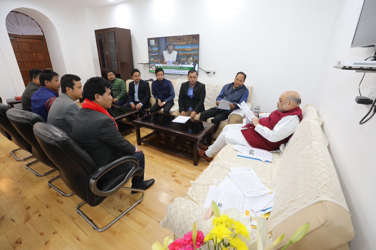 AmitShah's tweet photo. Met with delegations of IPFT and Joint Movement Against CAB from Tripura and discussed their concerns over CAB. Modi government will try to solve their issues in a positive way.

I thank them for their appeal to maintain peace and call off the strike. https://t.co/v9DUieriZN