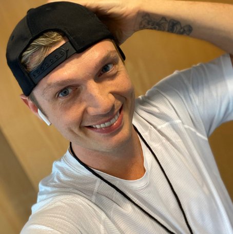 WHOTheBckstreet's tweet photo. Yoooo... @nickcarter is out here killing the Several Decades Challenge 👲🤯 https://t.co/fDHQzVfb4T