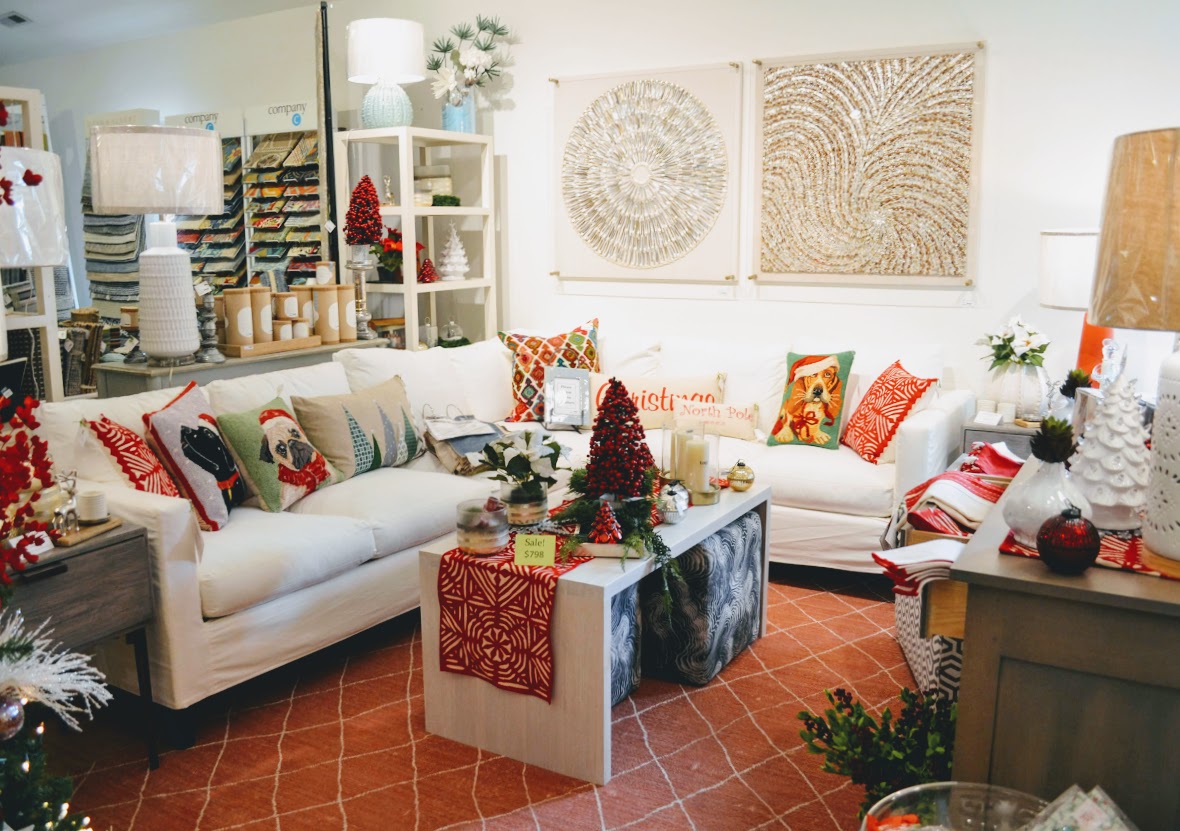DuckCorollaOBX's tweet image. Holiday decor galore at Urban Cottage! 💚✨🎅🎄

#UrbanCottage #ducknc #duck #doduck #corolla #obx #outerbanks #holidaydecor #obxshopping #christmas #duckcorollaobxguide #duckcorollaobx