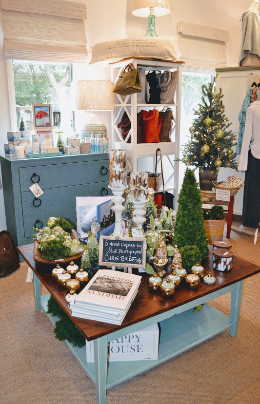DuckCorollaOBX's tweet image. Holiday decor galore at Urban Cottage! 💚✨🎅🎄

#UrbanCottage #ducknc #duck #doduck #corolla #obx #outerbanks #holidaydecor #obxshopping #christmas #duckcorollaobxguide #duckcorollaobx