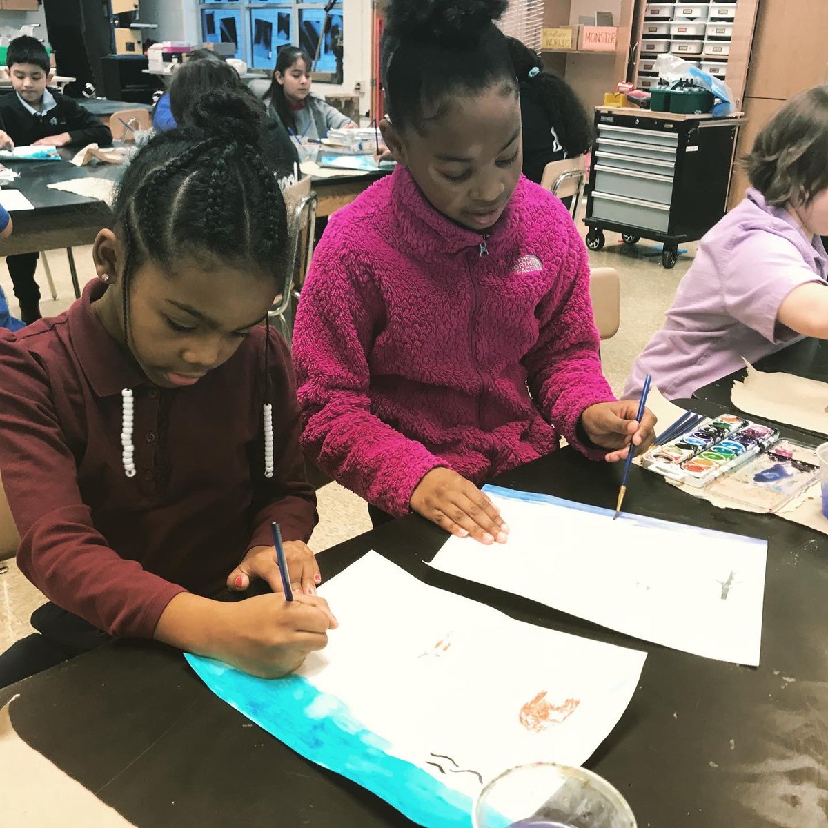 EdisonArts47's tweet photo. Artists studying ”cool and warm colors,” “saturation” and “monochromatic” themes as they create snowy wintery scenes inspired by the book Owl Moon by Jane Yolen. #onlyatedison @IPSSchools #everydayatedison https://t.co/3JUtMOXgR7