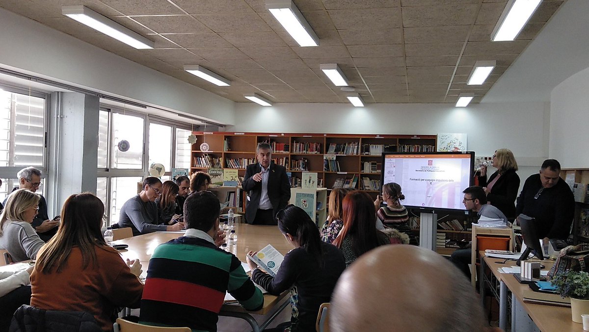 Escola_Agulla's tweet photo. Tancament de les jornades de formació per als instituts escola de Terres d l'Ebre, Lleida i Tarragona, on hi participem des de la nostra experiència. #aprenentatgeenxarxa #xiec @educaciocat https://t.co/oGeT2hViek