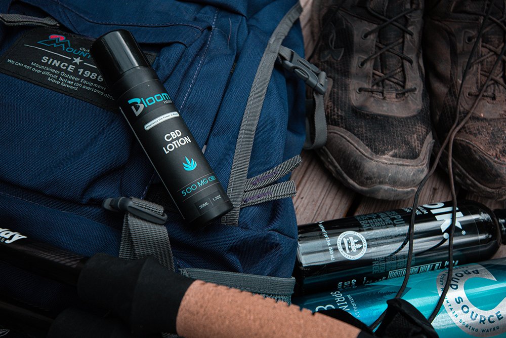 BloomHemp's tweet photo. When a friend tells you that they don't take their #CBD with them everywhere they go. #LeftMeScratchingMyHead
#garyveechallenge #OptOutside #adventure https://t.co/RvW8uxqiQx