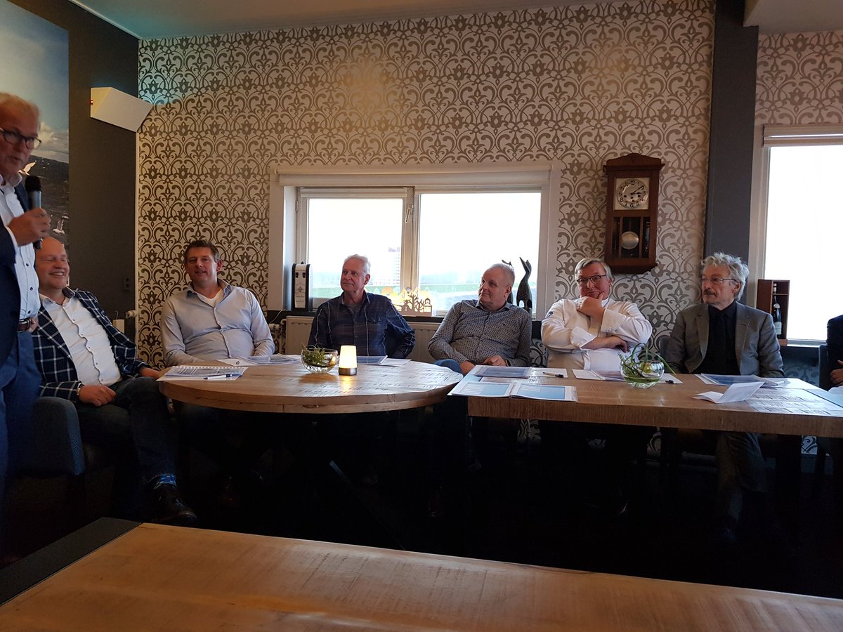 rberg3's tweet photo. En zo komt er een einde aan een geweldig project. Formele overdacht project Dijkverzwaring Eemshaven - Delfzijl door @KWS_Infra en @BoskalisNL voor @Noorderzijlvest https://t.co/yMKWoXmbhN