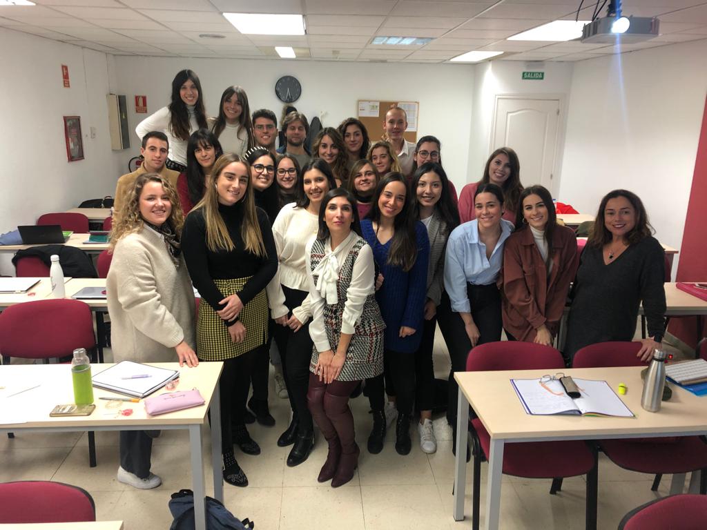 EIP_Madrid's tweet photo. Otros dos #profesEIP que dieron su última clase antes de los exámenes son @MarinaEIP y @HectorProtocolo que se despedían ayer de los #EIPalumni del MBA en #Protocolo y #Eventos.
#orgulloEIP https://t.co/IwL8oCxRif