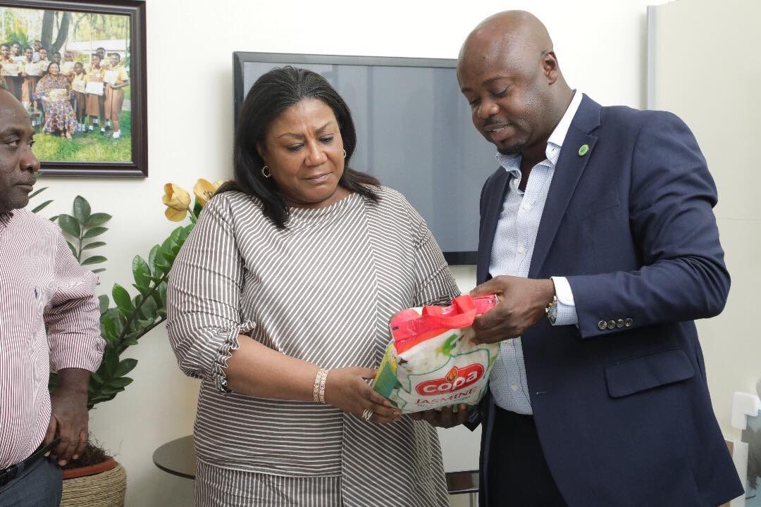 AFirstLadies's tweet photo. Her Excellency First Lady Rebecca Akufo-Addo @RAkufoAddo meets executives of the Ghana Rice Interprofessional body led by their president Nana Adjei Ayeh II. She was confident that it will lead to the creation of more jobs.
#EatLocalRice #Ghana #AfricaFirstLadies #kebetu https://t.co/Eof6UNiYPv