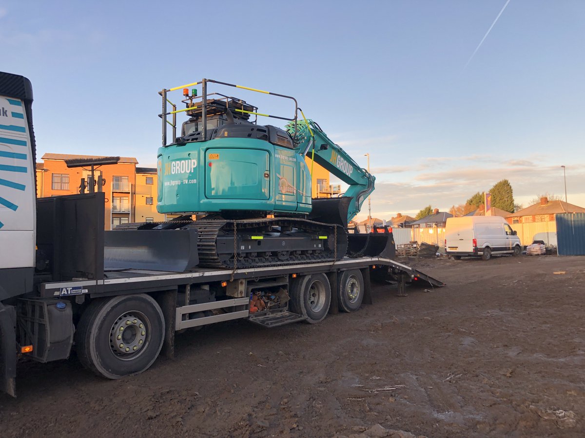 JHGroupSW's tweet photo. The newest edition to our plant fleet arrived on site in Filton last week, a Kobelco SK140 Excavator.
Many thanks to the sales team at @molson_group  for organising a speedy delivery, a pleasure as always to work with. https://t.co/YcIHaULumG