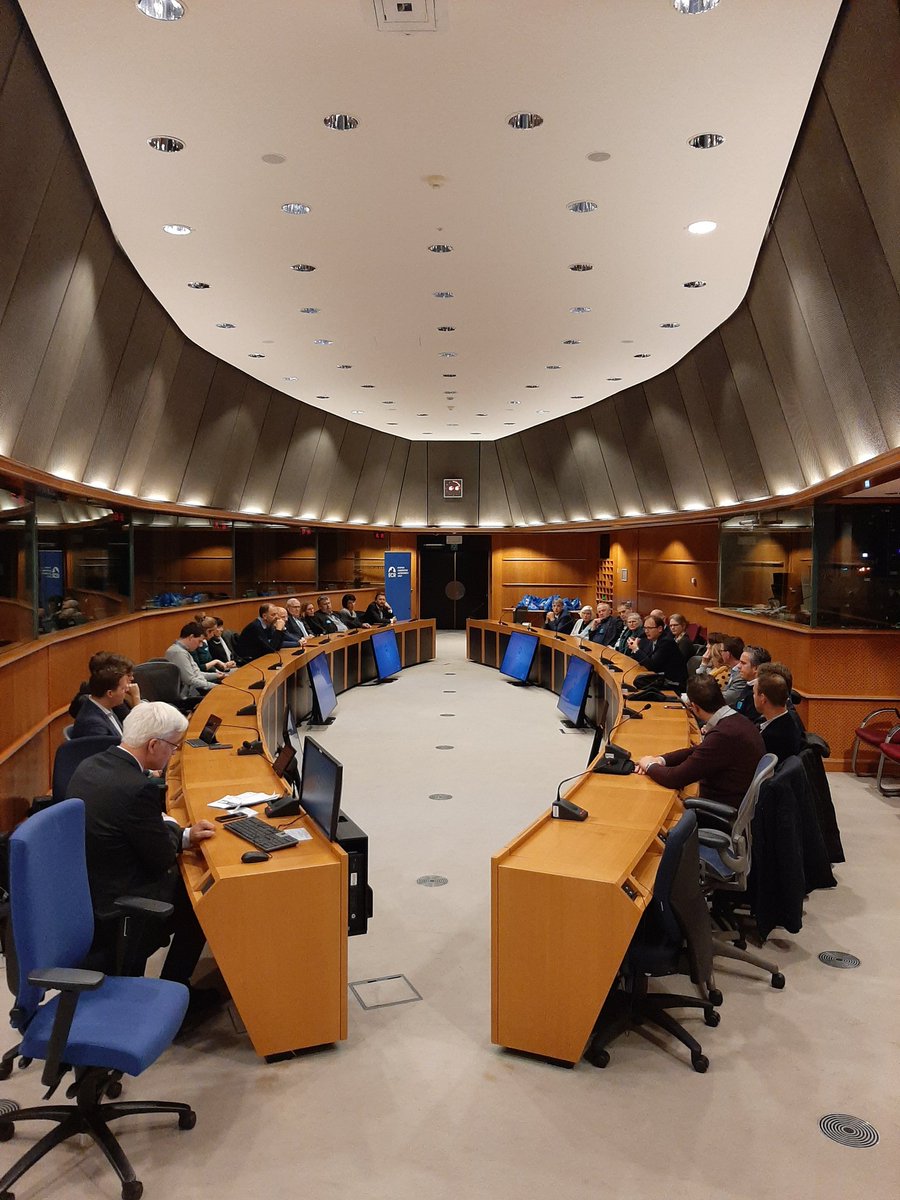 De <a href="/sgpbsv/">SGP Bestuurdersvereniging</a> is vandaag met ruim 30  bestuurders in het <a href="/EPinNL/">Europees Parlement (Archived)</a> op uitnodiging van <a href="/hjaruissen/">Bert-Jan Ruissen (SGP EP)</a>. Na een rondleiding nu in gesprek, bedankt voor de uitnodiging Bert-Jan!